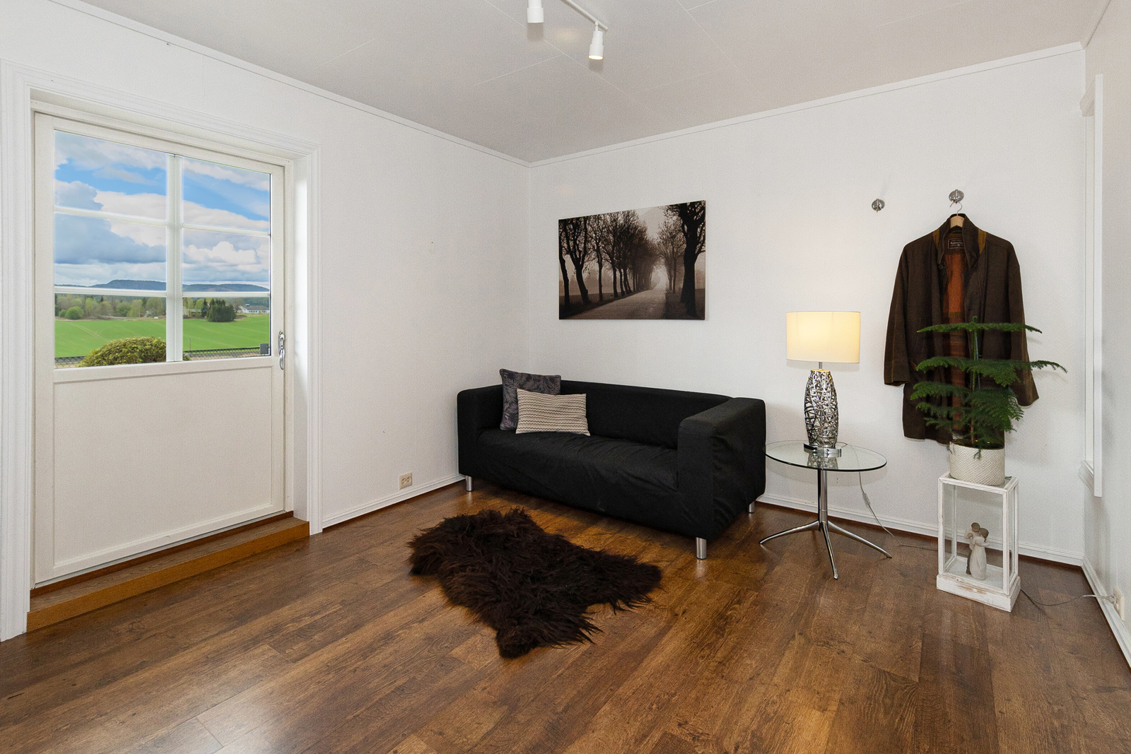 Soverom med utgang til vestvendt terrasse