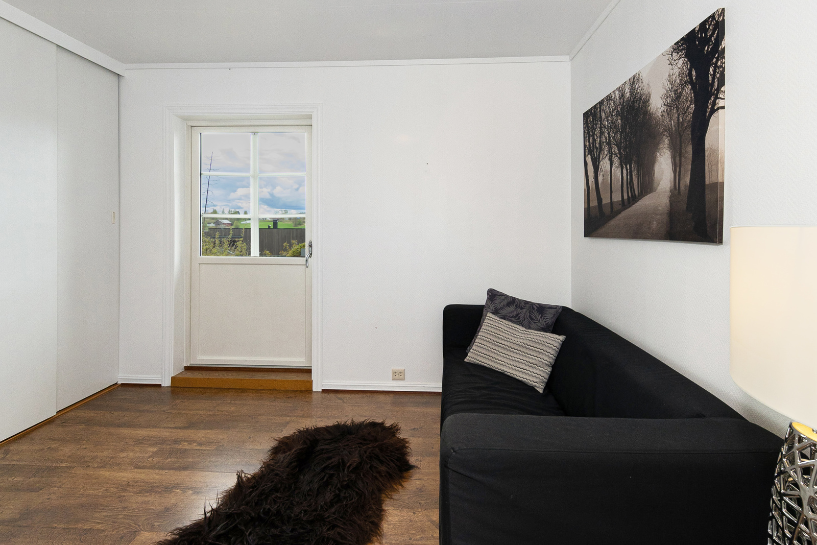 Soverom med utgang til vestvendt terrasse