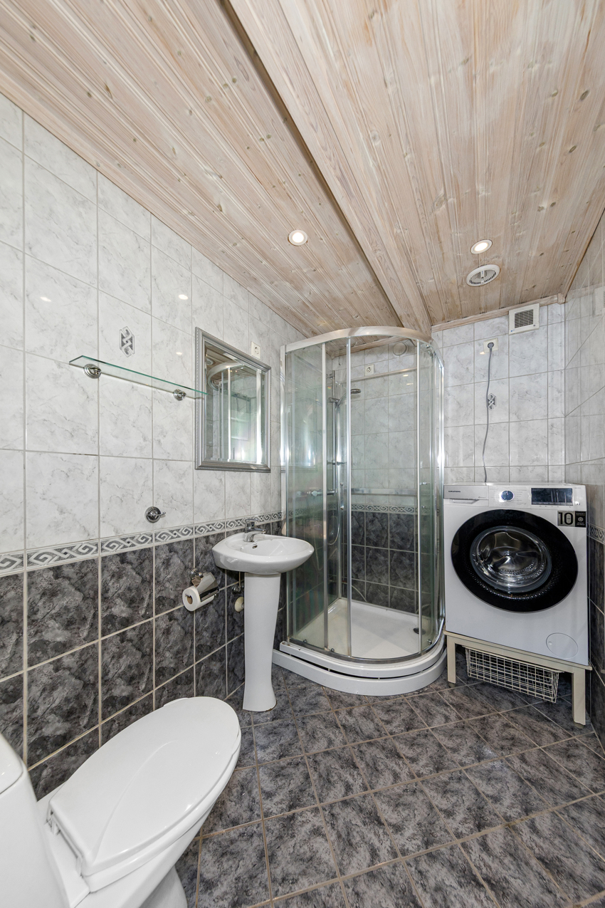 Dusjkabinett (nytt i 2021/2022) og opplegg for vaskemaskin