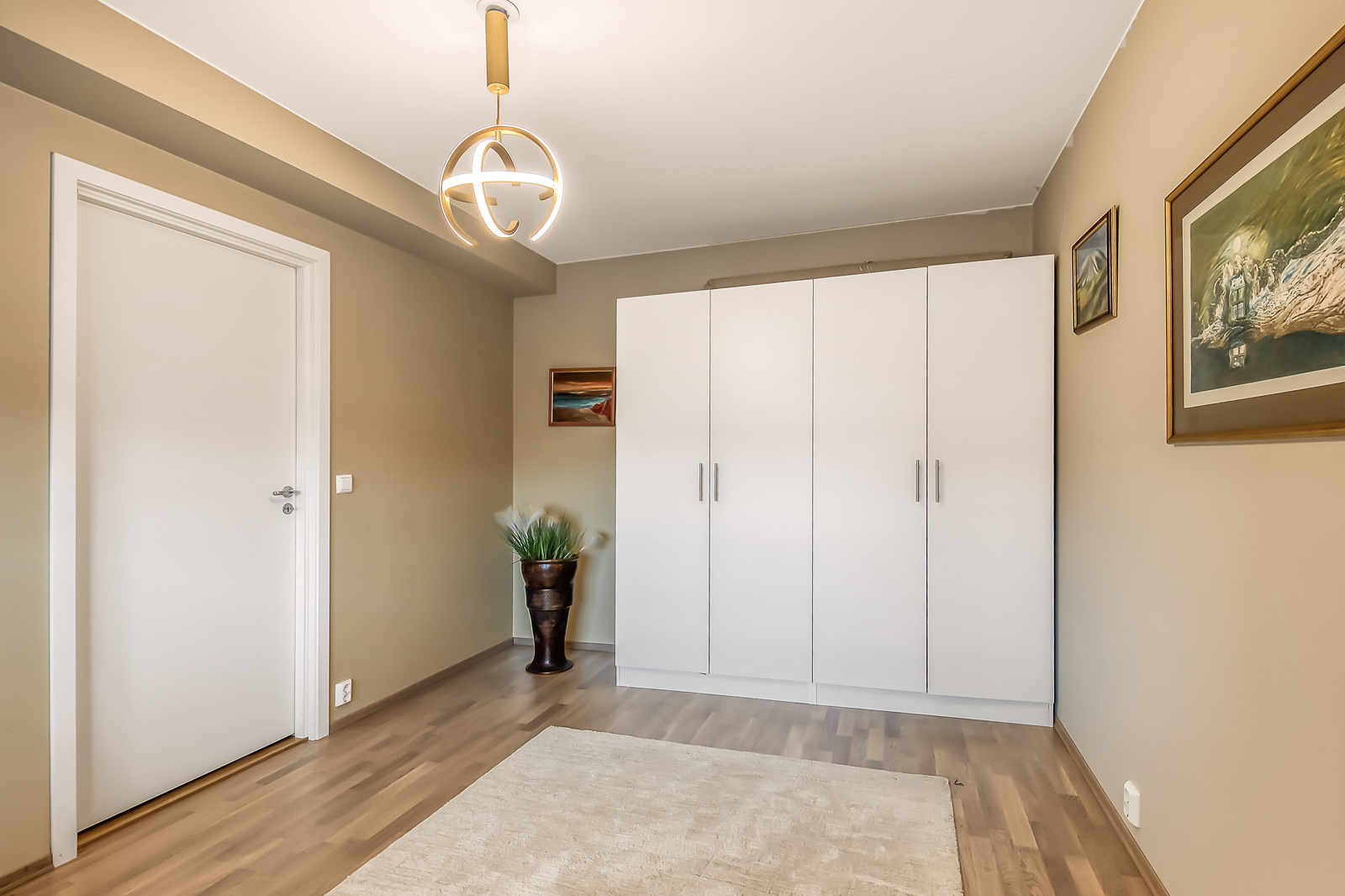 Soverom 2 garderobe
