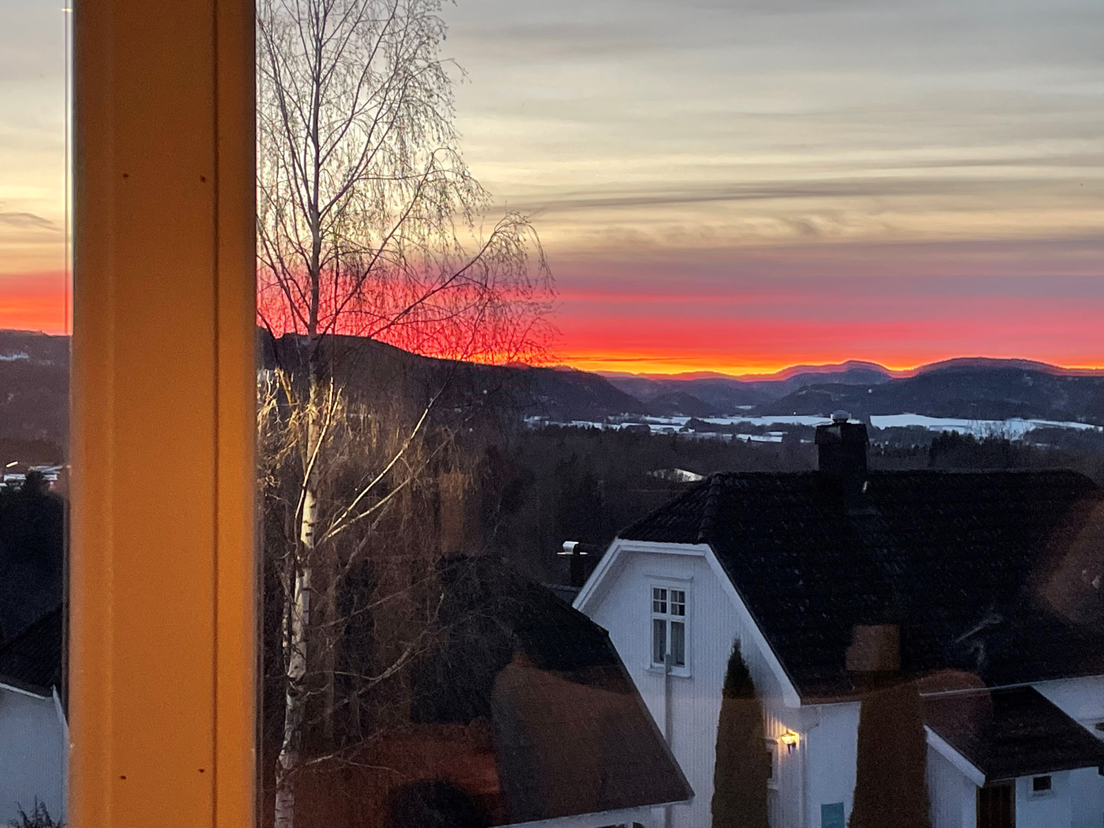 Solnedgangen sett fra stuen. 