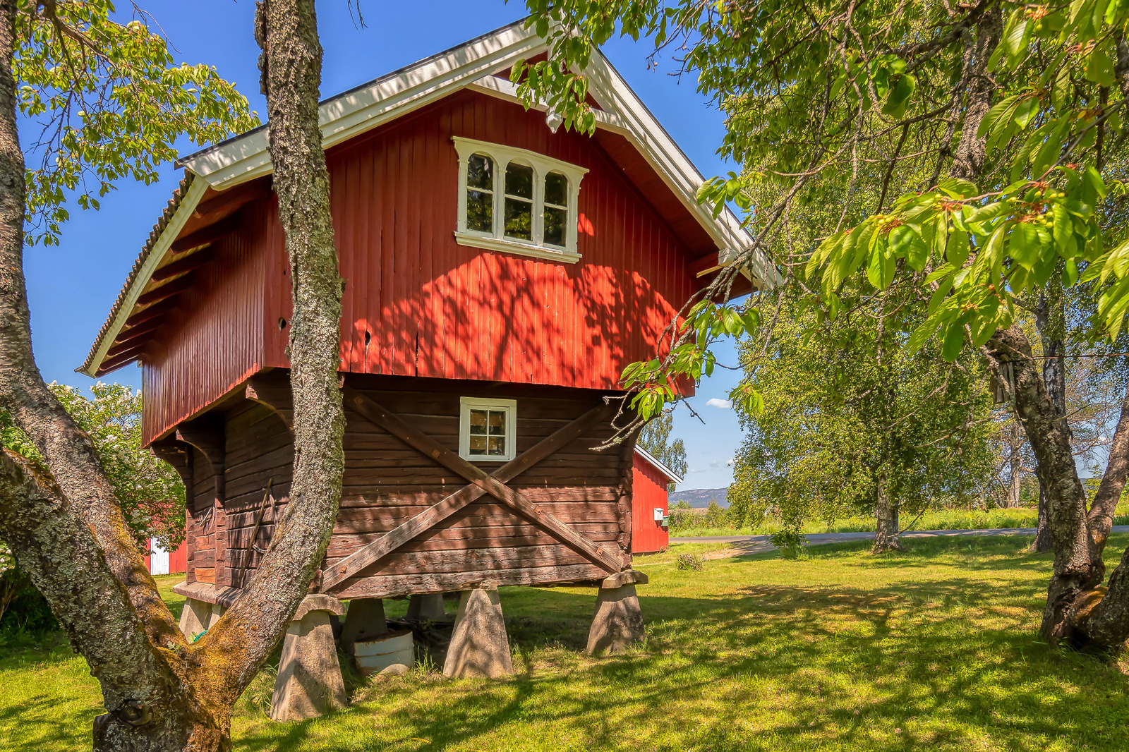 Sjarmerende stabbur med gode lagringsmuligheter