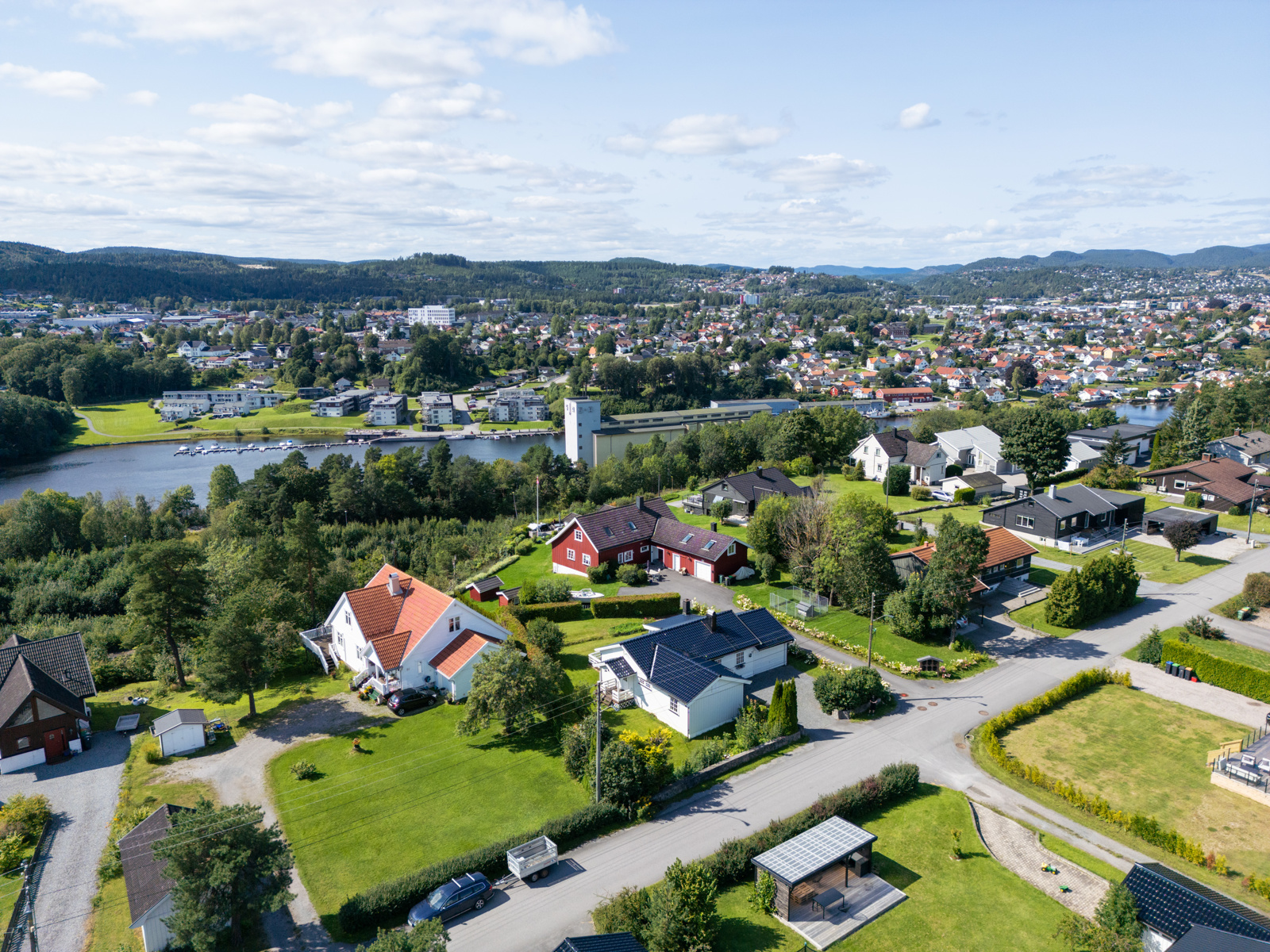 Boligen ligger i et veletablert og attraktiv eneboligstrøk på Doktorstykket i Skien.