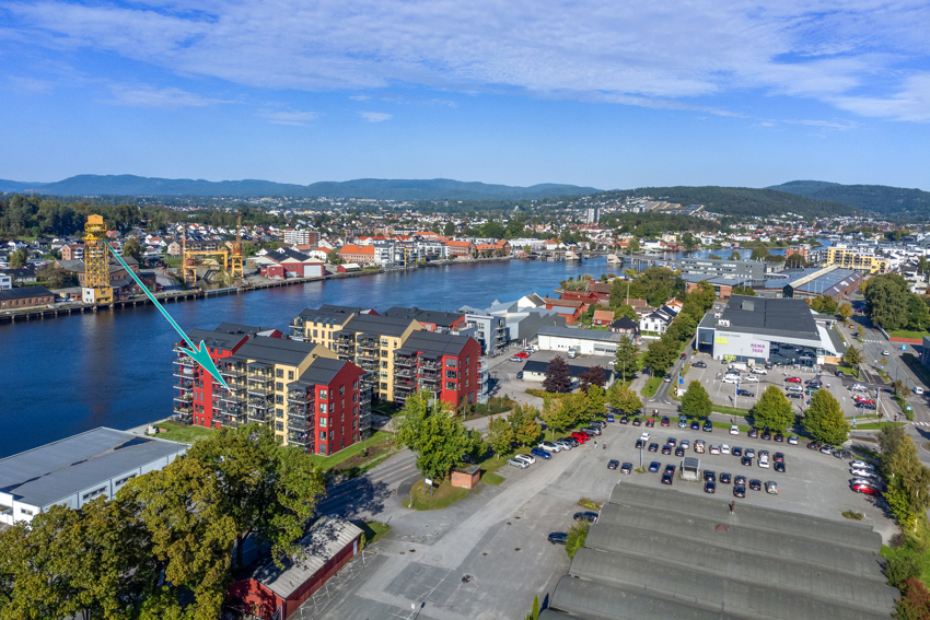 Frednes Brygge ligger med gåavstand bort til Down Town kjøpesenter og videre til Porsgrunn sentrum. 