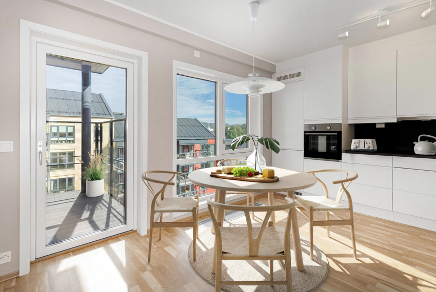 Kjøkken med mye innredning og skapplass. Hvitevarer medfølger. (bildet er digitalt stylet).