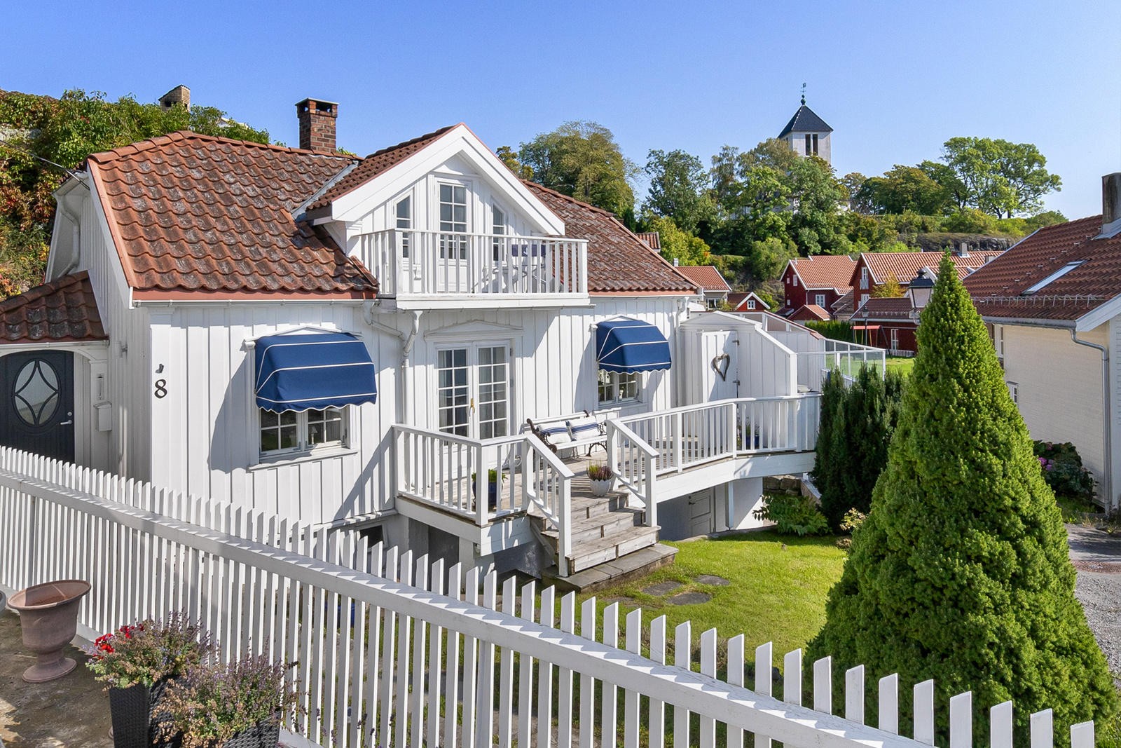 Klassisk arkitektonisk riktig idyll på Sørlandet. 