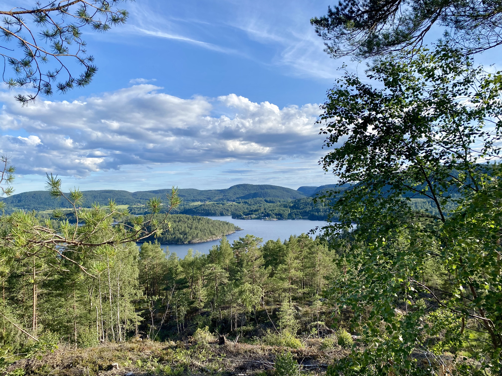 Nærmljø: Utsikt mot Norsjø på veien til Mikaelshula