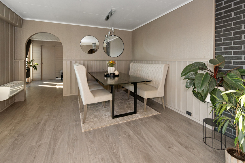 Stue med plass til spisebord