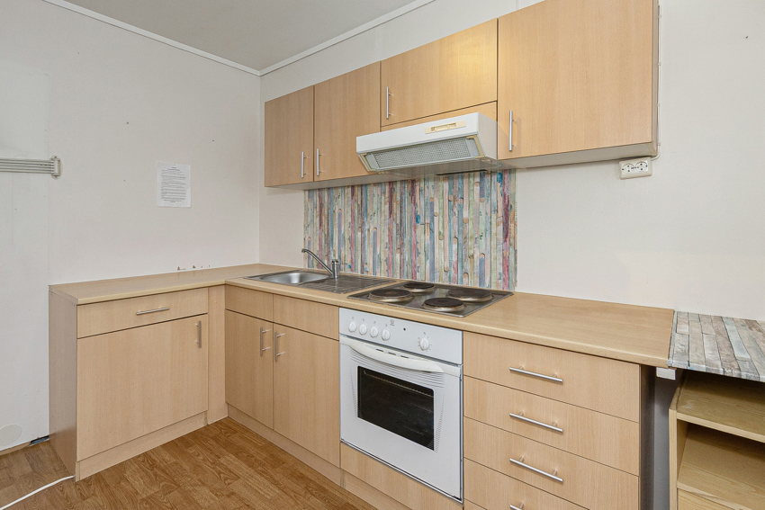 Kjøkkeninnredningen har integrert platetopp/stekeovn