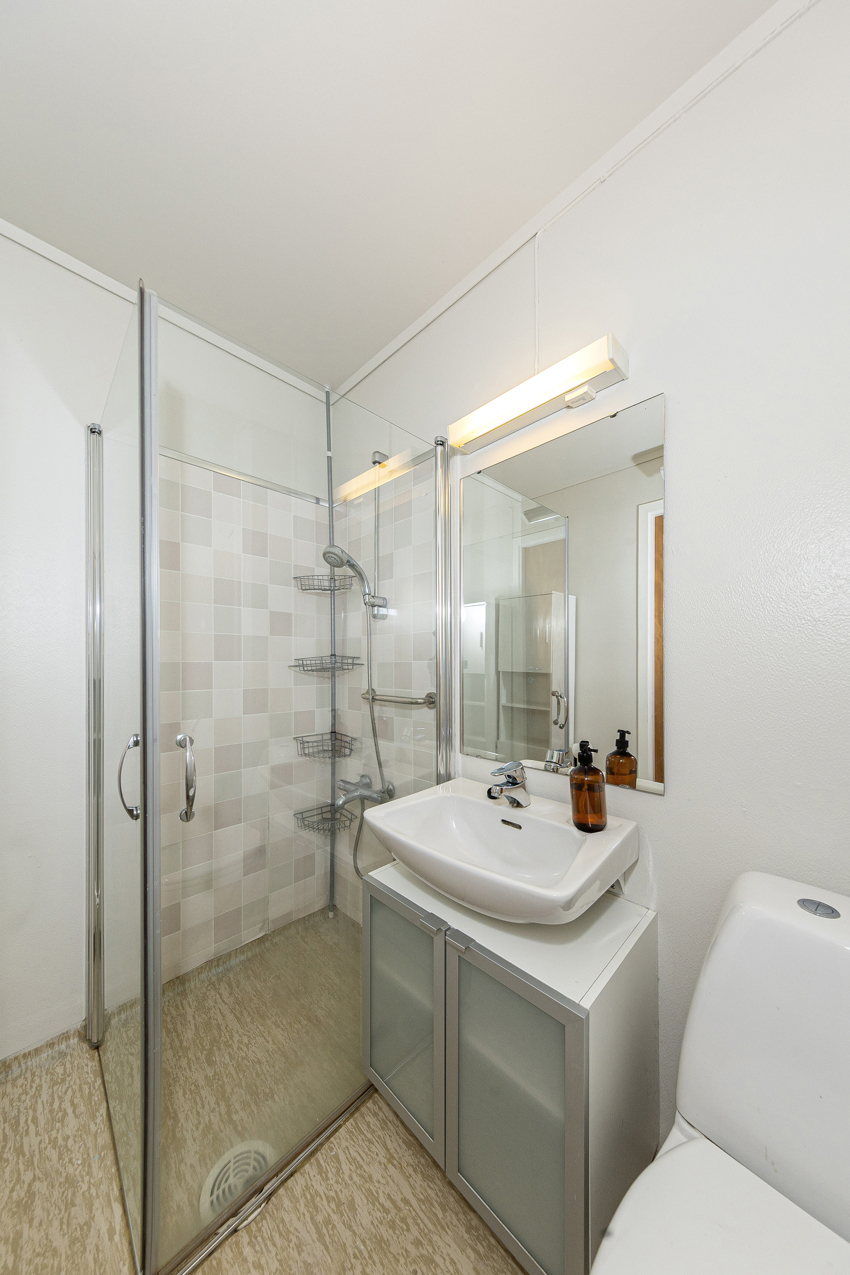 Praktiske og plassbesparende dusjdører