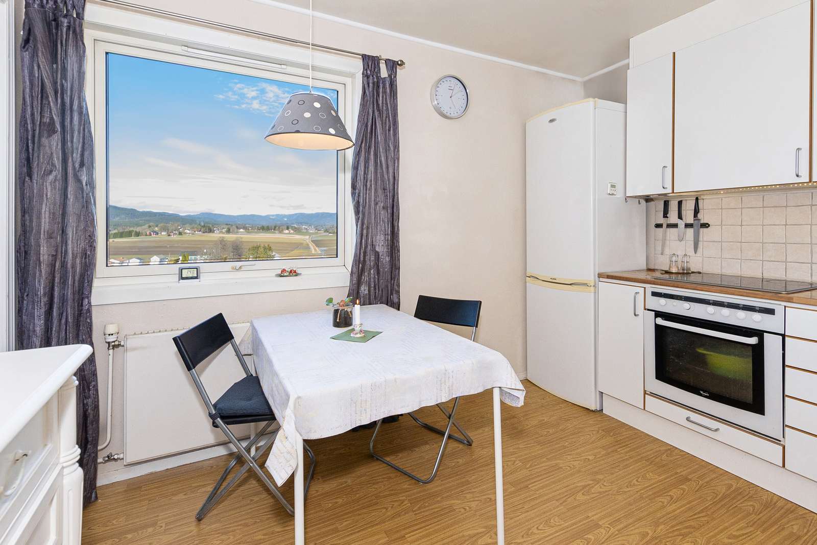 Plass til spisebord på kjøkkenet