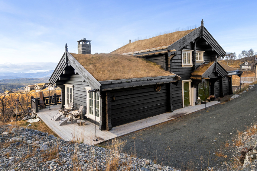 Det er regulert til skianlegg foran hytta. Derfor vil det ikke oppføres andre hytter her som sjenerer for beliggenheten