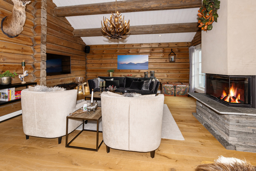 Stuen - lun og koselig atmosvære, og gode møbleringsmuligheter.