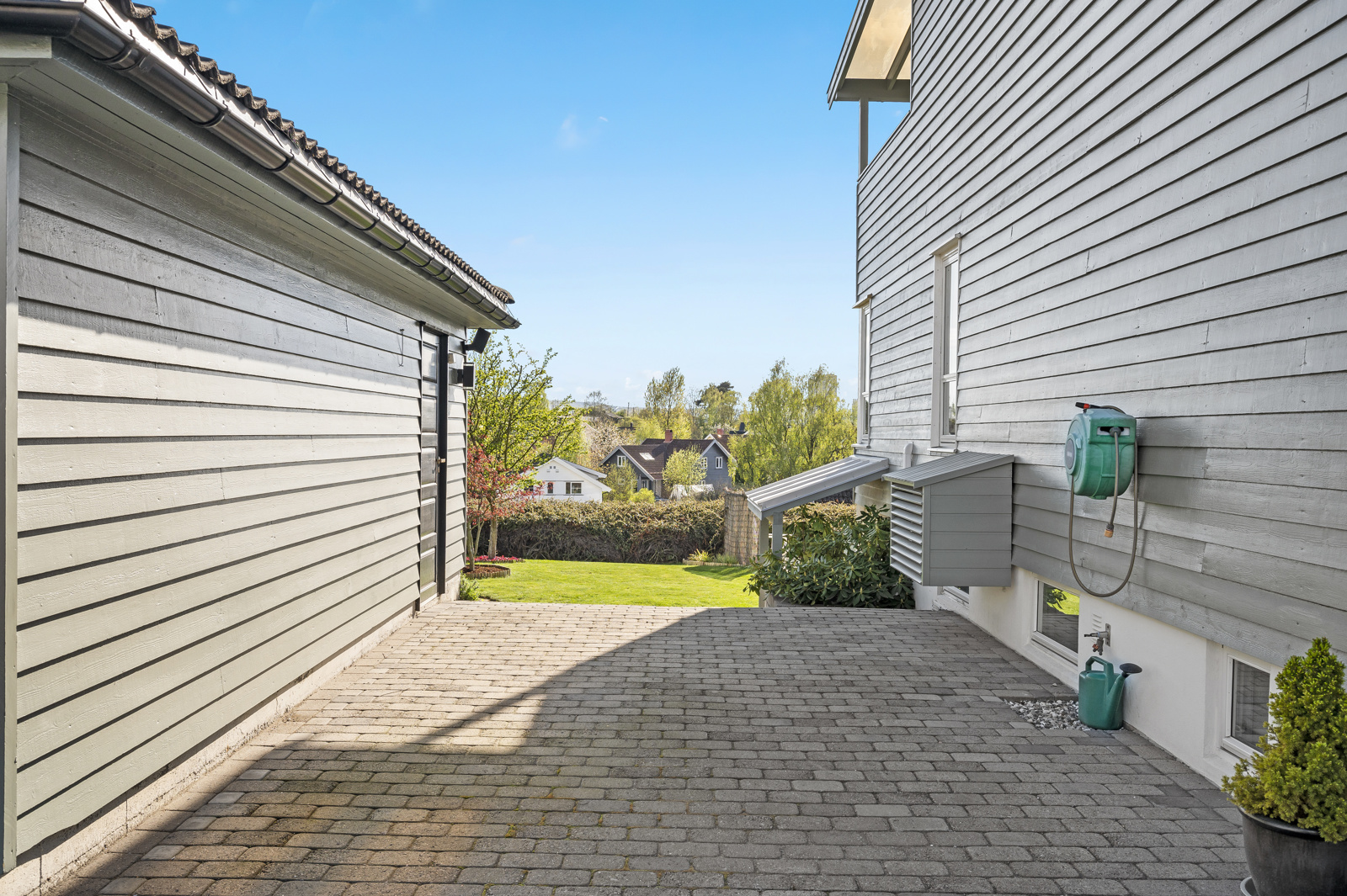 Meget velstelt uansett hvor en beveger seg på tomta