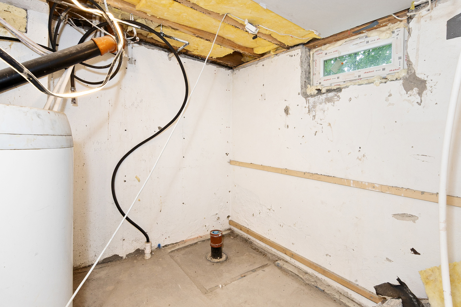 Påbegynt arbeid i kjeller. Det er ikke søkt om bruksendring av kjeller i Porsgrunn kommune.