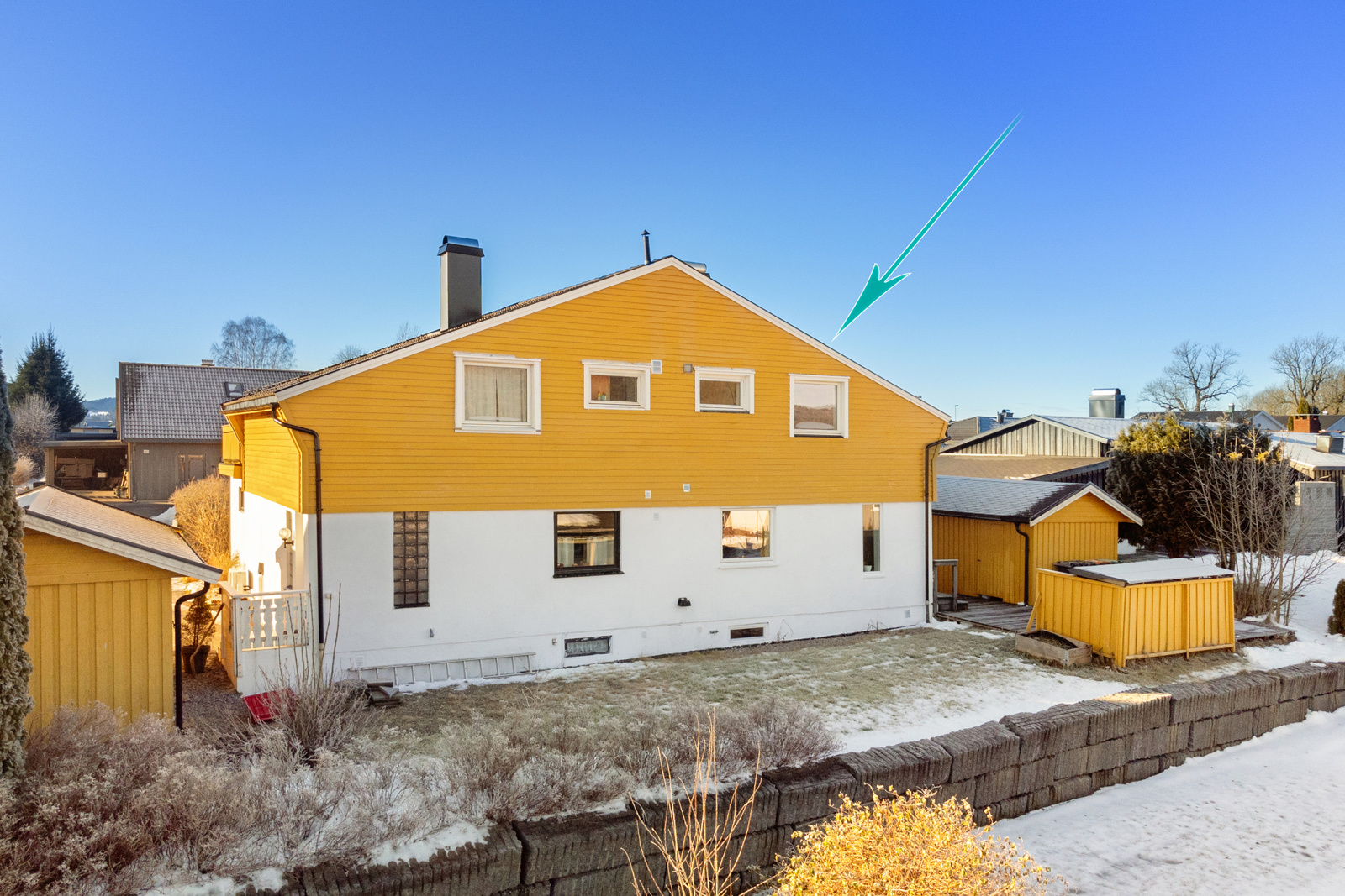 Fra baksiden av boligen