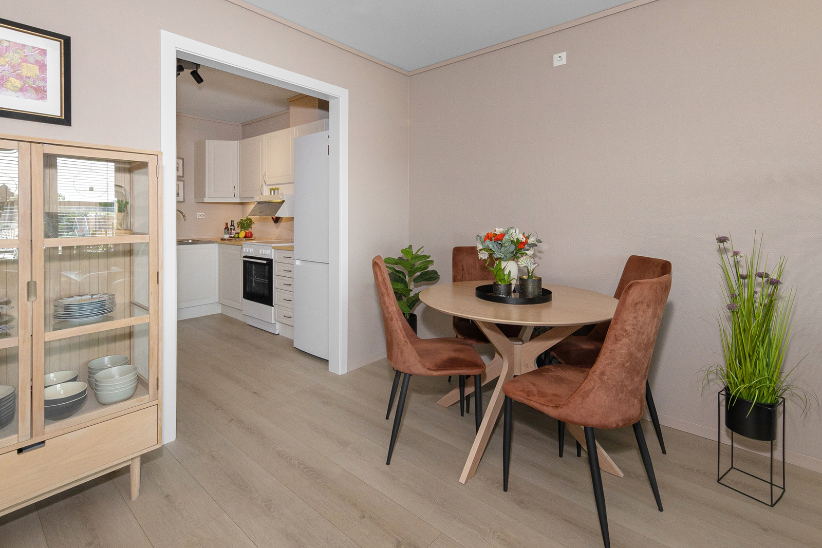Plass til spisebord i tilknytning til kjøkkenet