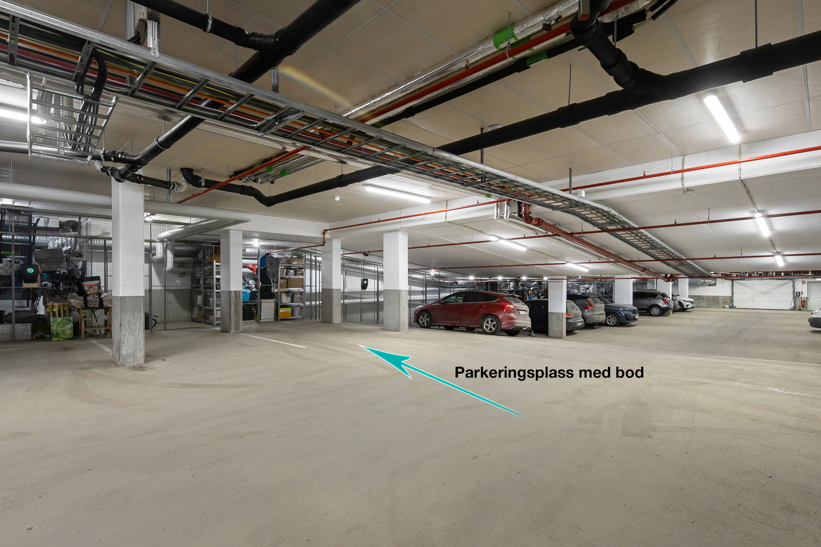 Parkeringskjeller. Enkel adkomst til parkeringsplassen