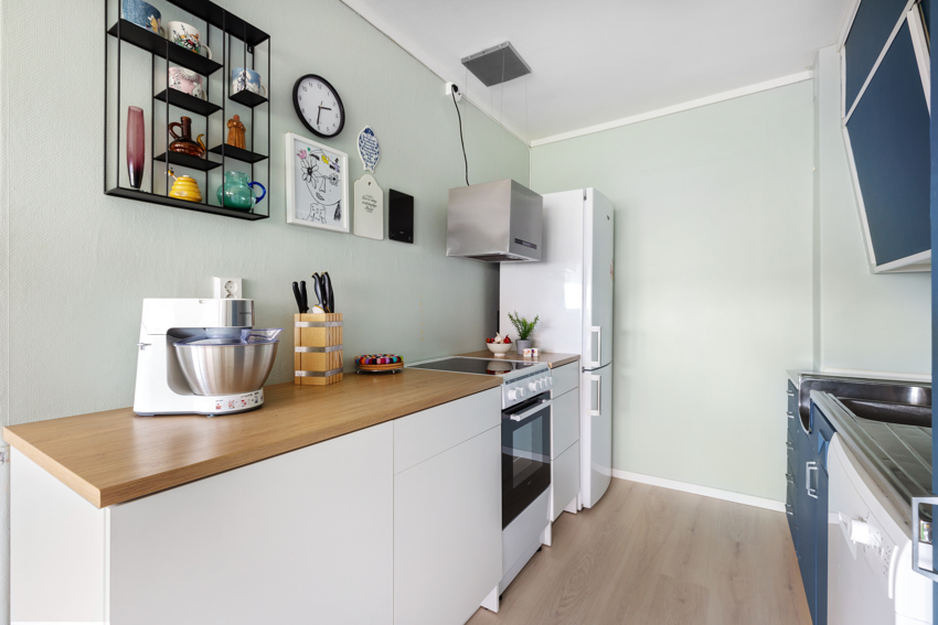En del av kjøkkeninnredningen er byttet i 2023 (IKEA) Moderne kullfiltervifte (ny august 2024)