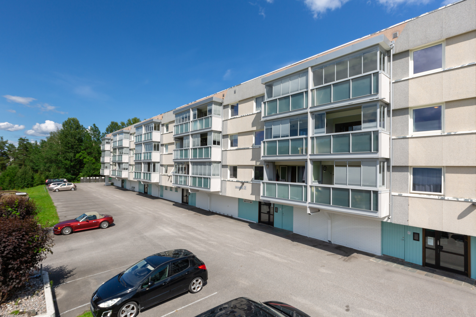 Egen biloppstillingsplass rett utenfor blokka