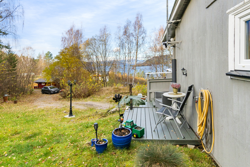 Hytta har usjenert beliggenhet i nærhet til naturen