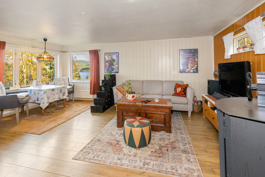 Godt med lysinnslipp fra store vinduer