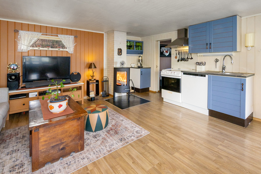 Pent og praktisk kjøkken med hvitevarer