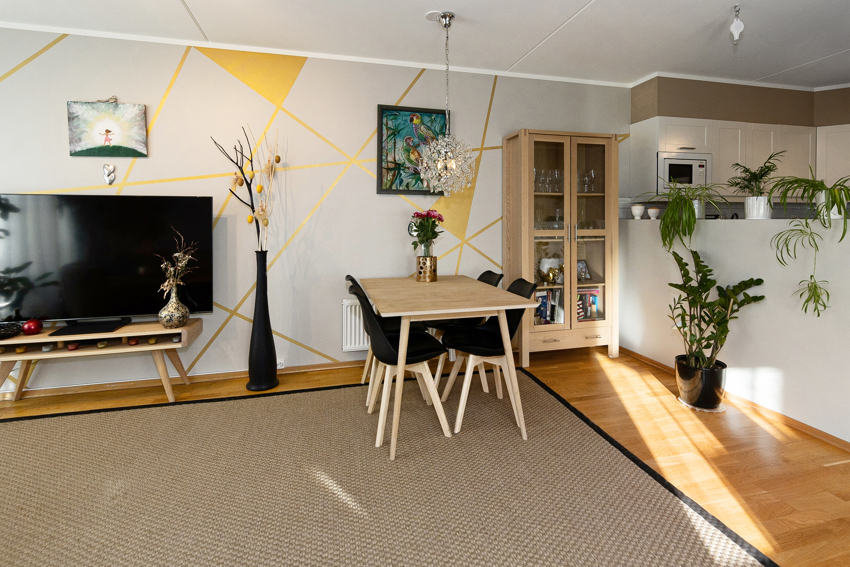 Dette er et svært møbleringsvennlig areal med plass til både TV-lounge, spisestue og annet møblement.