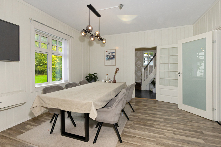 Spisestue. God plass til langbord m/stoler