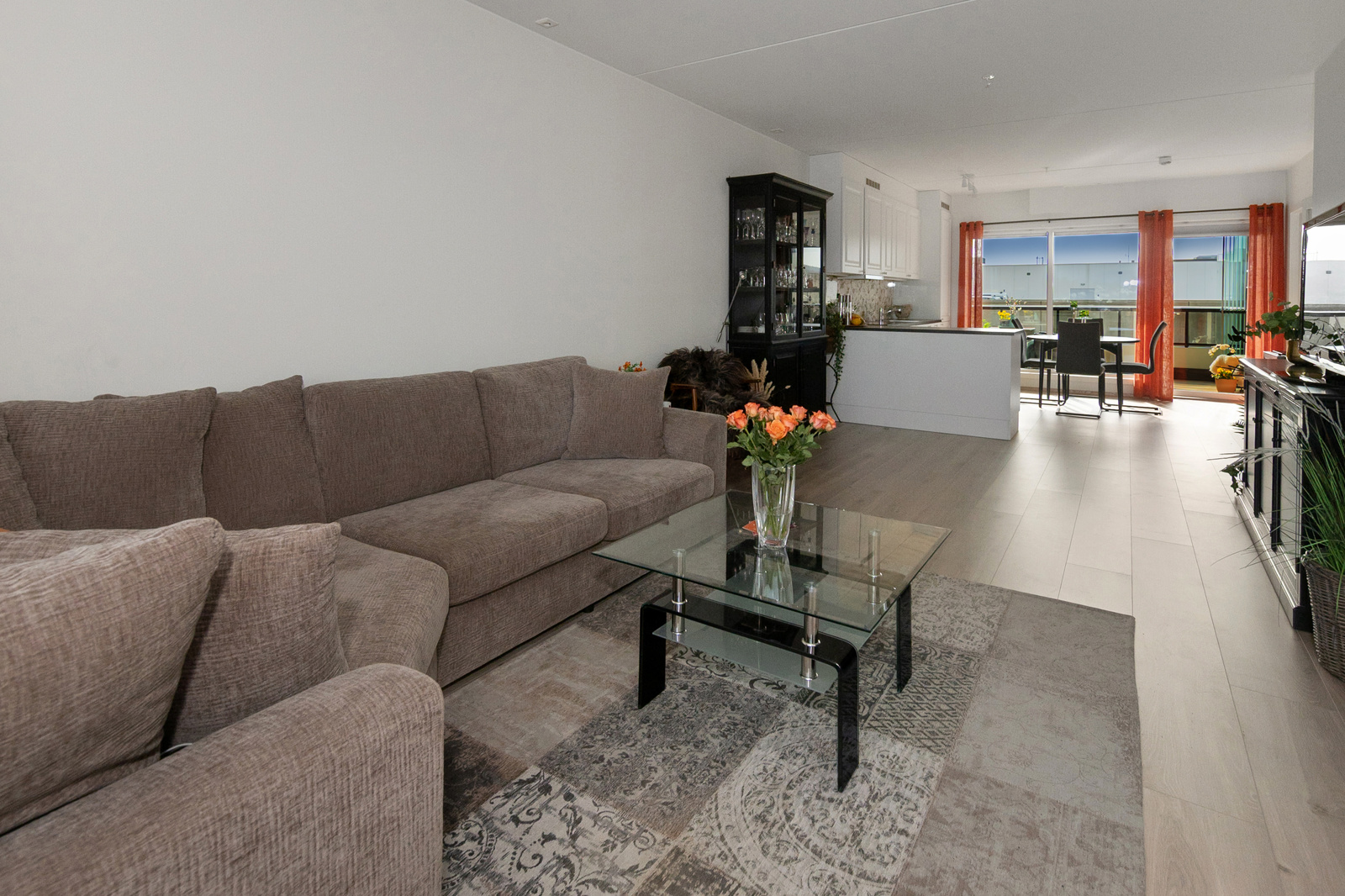 God plass for salong i den ene delen 