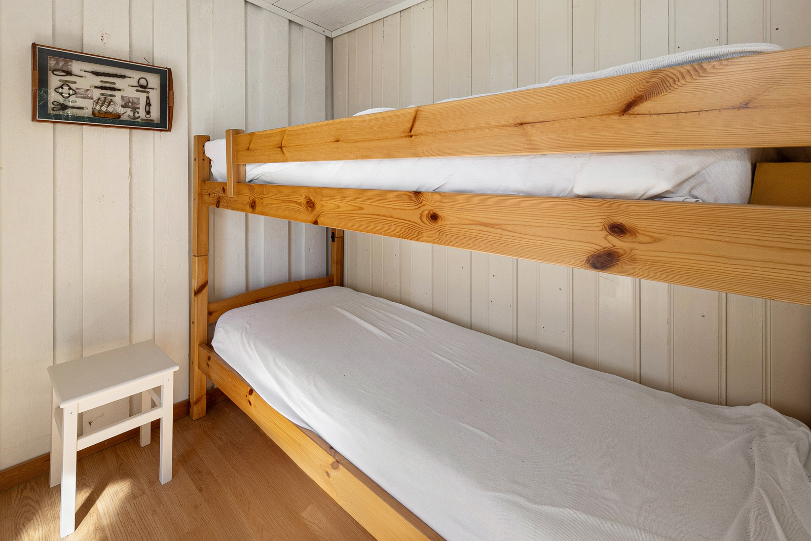 Bod som benyttes av selger som soverom, her påpeker takstmann at det ikke er stor nok vindusåpning ift. til rømningsvei og lysflate