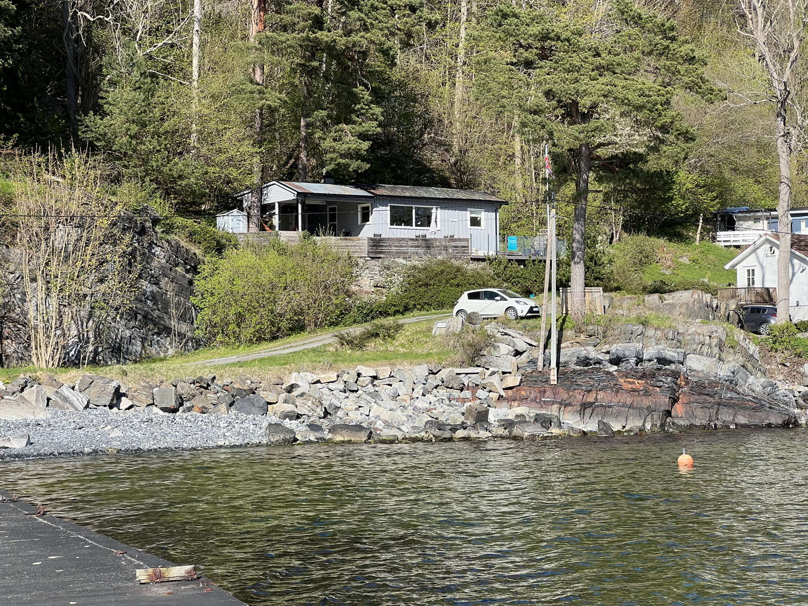 Bildet tatt fra moloen, hvor nåværende eier leier båtfeste