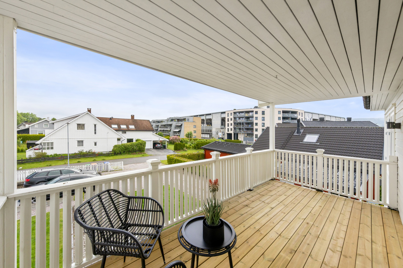 God plass til grillen og ønsket møblement - flott plass for lange lyse kvelder.