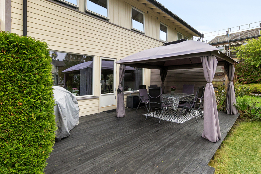 Terrasse med plass til hagetelt/ pergola
