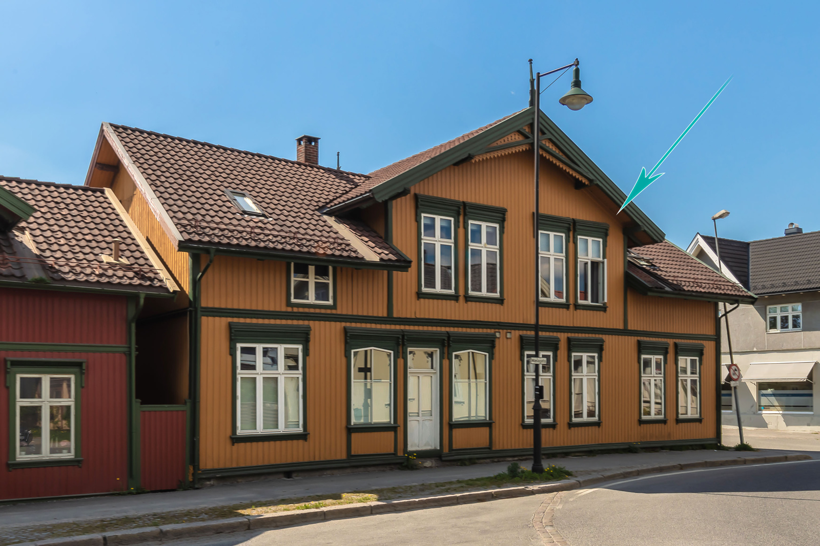 Fra fasade mot øst