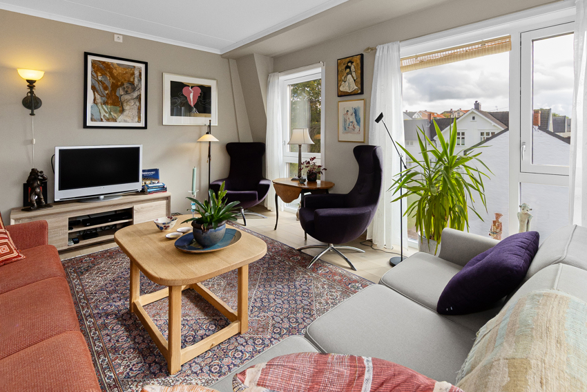 God plass til romslig sofa/sofagruppe