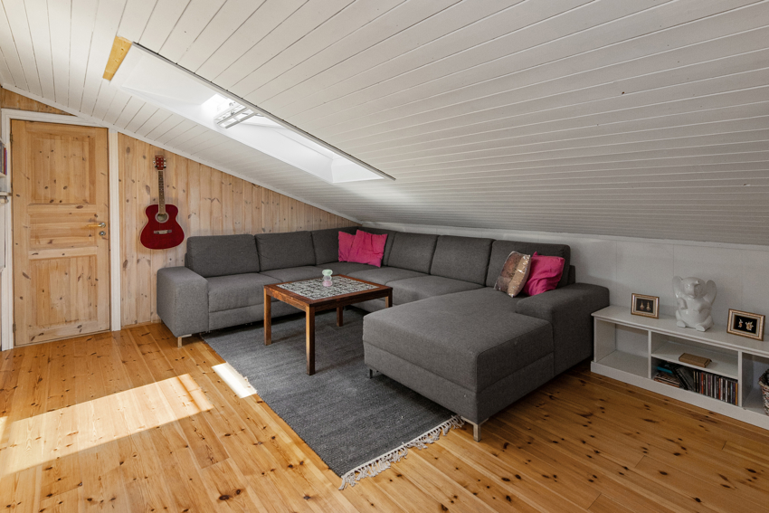 Loftstue i tilbygget. Megler gjør oppmerksom på at rommet ikke er godkjent hos kommunen.