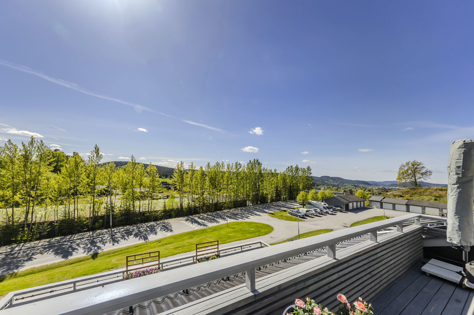 Her kan solen nytes til sen kveld