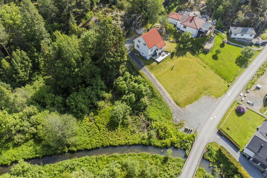 To boligtomter selges samlet. Løveidvegen 57B størrelse er ca 714 m2 og 57C er ca. 993m2