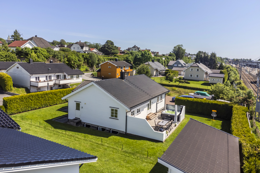 Vestvendt og meget solrikt beliggende