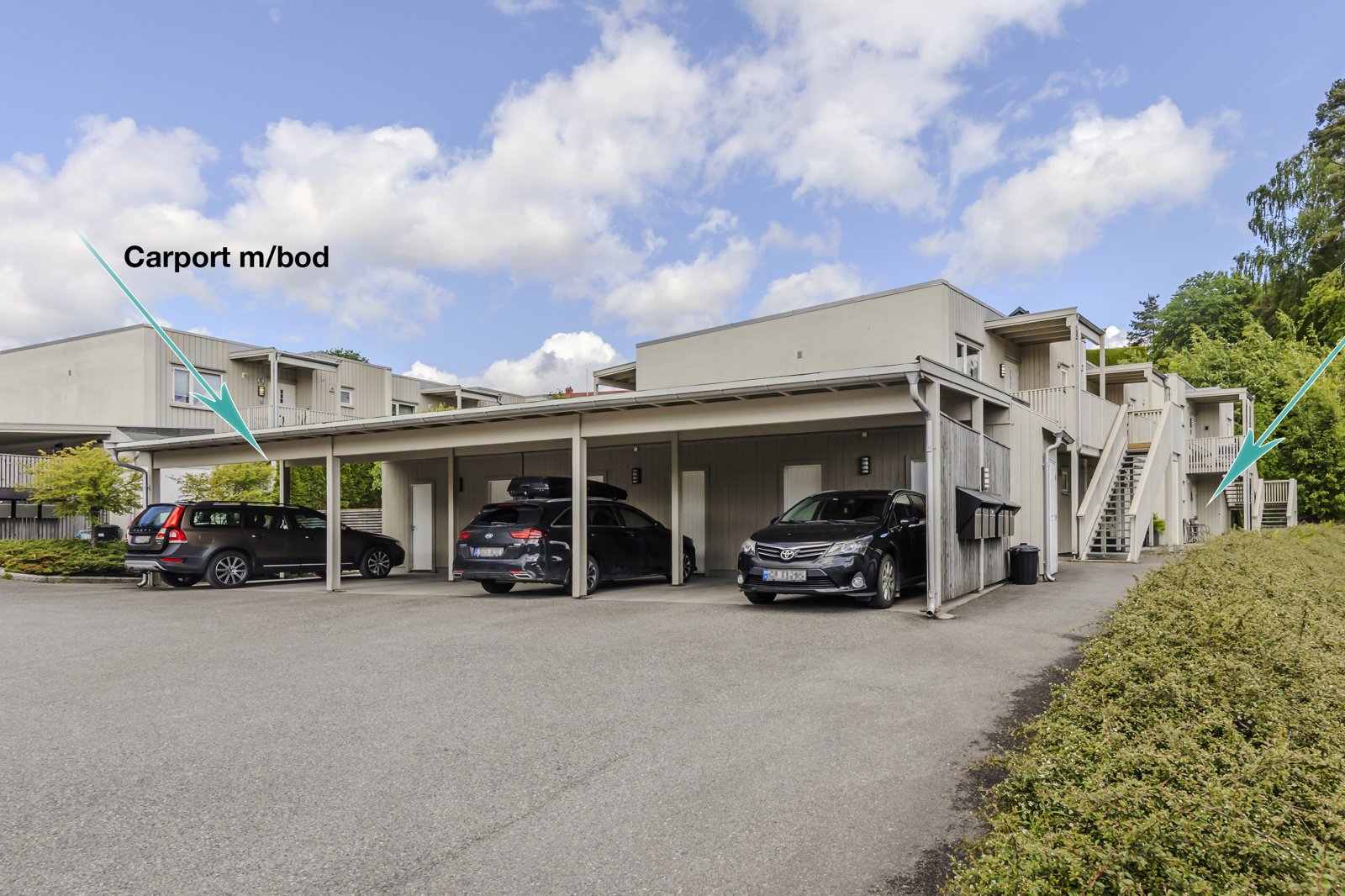 Carport og bod medfølger