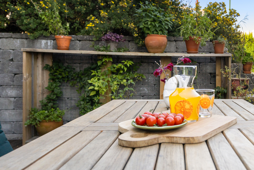 Fine detaljer med planter etc. som skaper stemning og trivsel i sommerhalvåret.