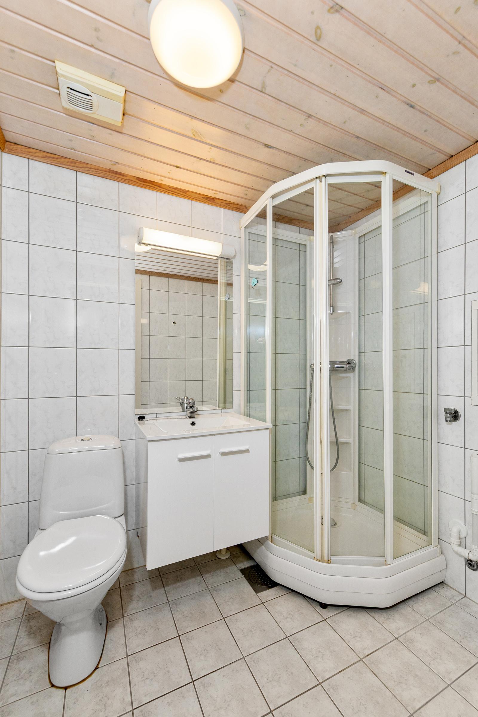 Pent flislagt bad - renovert i regi av borettslaget i 2008