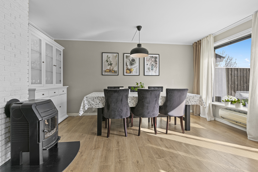 I stuen er plass for både salong og spisestue