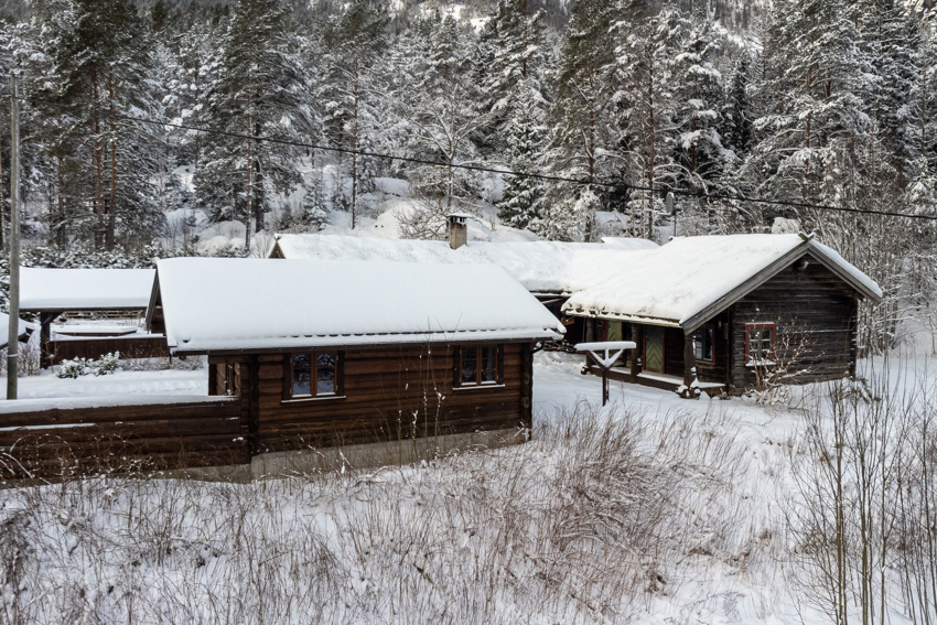 Eiendommen passer for deg som drømmer om å ha dyr og egen grønnsakshage eller som ønsker din helt egne 