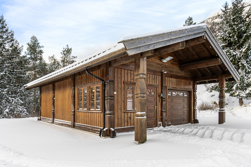 Garasje med bl.a. verksted.