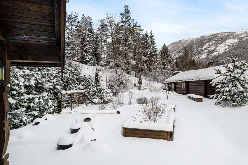 Det er utevask på veggen til anneks 2. Her kan man dyrke sine egne grønnsaker og evt. sette opp drivhus. 