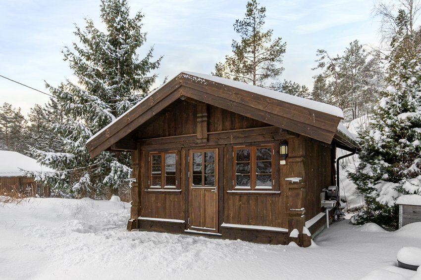 Anneks 2 ligger i enden av plenen og kjøkkenhagen. 