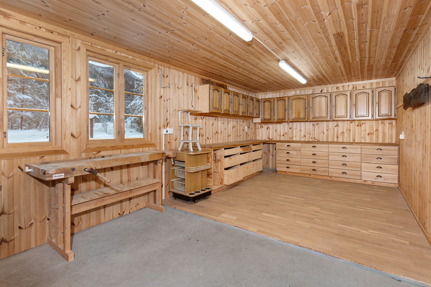 Stort verksted i garasjen.