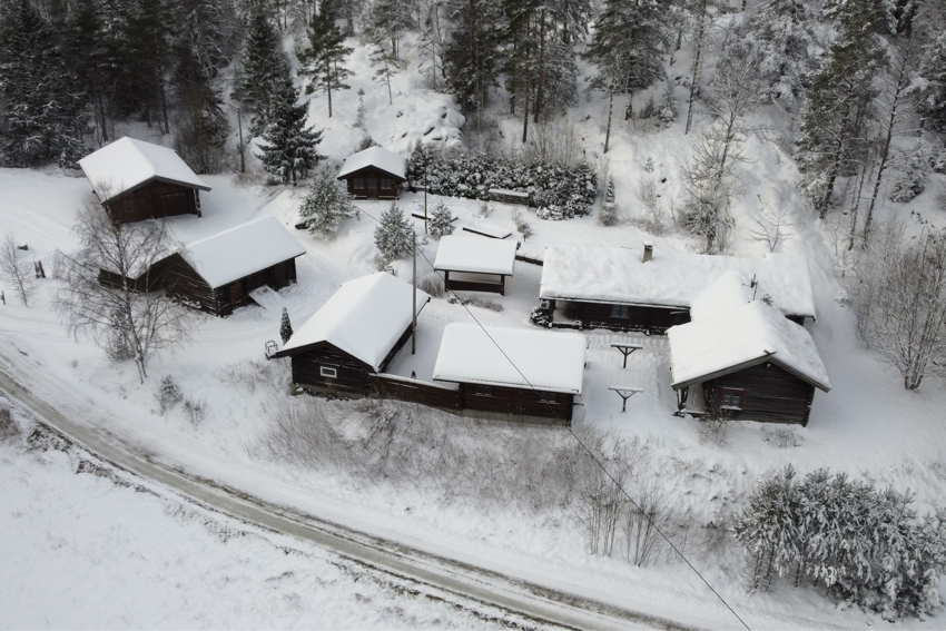 Meget usjenert tomt med mange muligheter. 